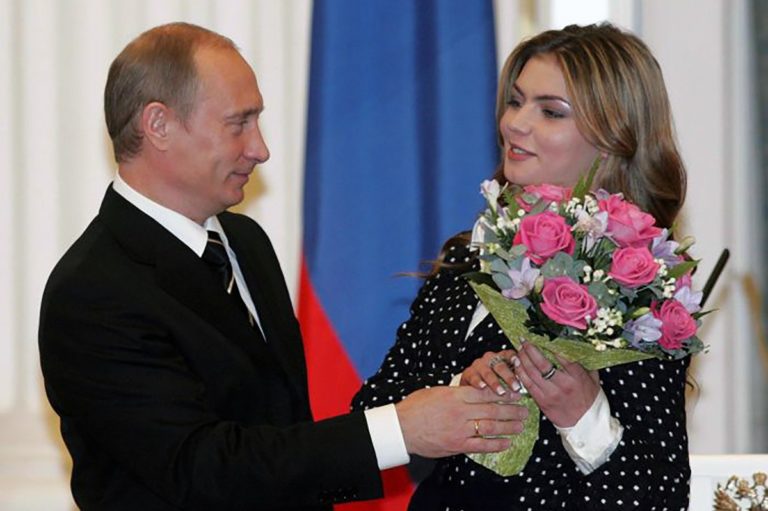 プーチン大統領と愛人と言われるアリーナ・カバエワ
